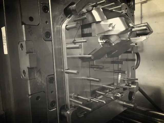 plastic injection moulding tooling